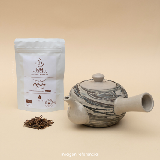 Tetera Nerikomi + hojicha en hojas